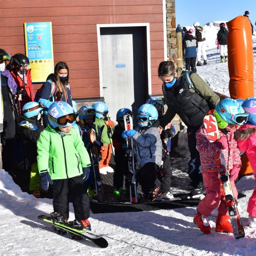 Tret de sortida a l'escola de neu d'Encamp amb rècord d'inscripcions, prop de 170 infants