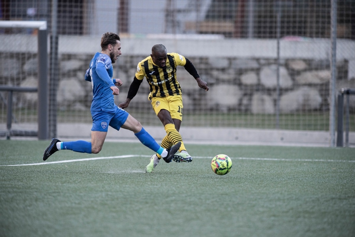 /tmp/167409_p._37_atletic_escaldes_vs_ue_santa_coloma_foto_walter_cunha.jpg